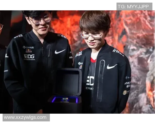 重庆足球队崛起之路:从默默无闻到大满贯的辉煌历程 重庆足球队崛起之路:从默默无闻到大满贯的辉煌历程