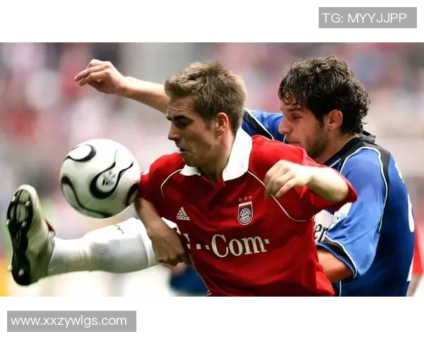 重庆足球队的崛起之路:从默默无闻到联赛强队的成长历程 重庆足球队的崛起之路:从默默无闻到联赛强队的成长历程